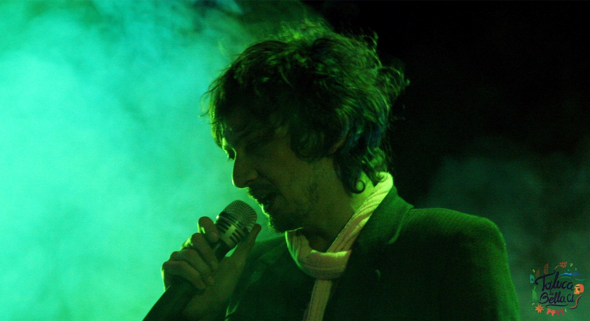 León Larregui durante un concierto de Zoé en Toluca